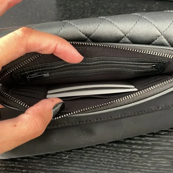 LIMITED EDITION CHANEL SO BLACK QUILTED FLAP PHONE HOLDER WITH CHAIN - Picture 6 of 9